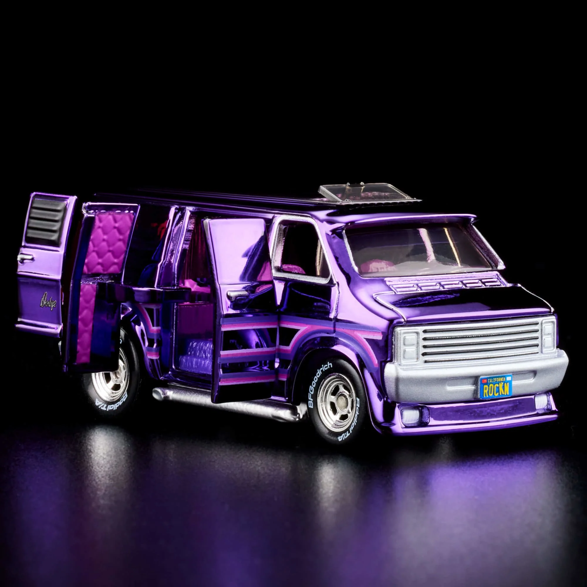 RLC Exclusive â70s Dodge Tradesman Van - Image 2